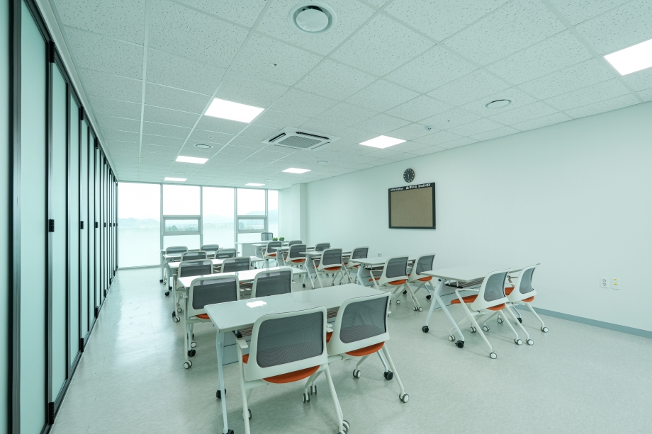 #5층_청소년수련관_교육실2(기대실)_2.jpg